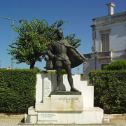 Monumento ao tenor Tomás Alcaide, Estremoz, Portugal