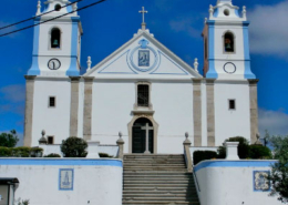 Igreja de Moita dos Ferreiros, Lourinhã, templo com órgão de tubos
