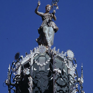 Santa Cecília na cúpula do coreto Arte Nova de Canelas