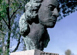 Busto de Guilhermina Suggia, por Helder de Carvalho