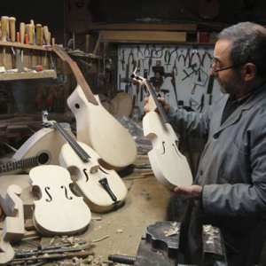 António Faria Vieira, luthier, em Felgueiras